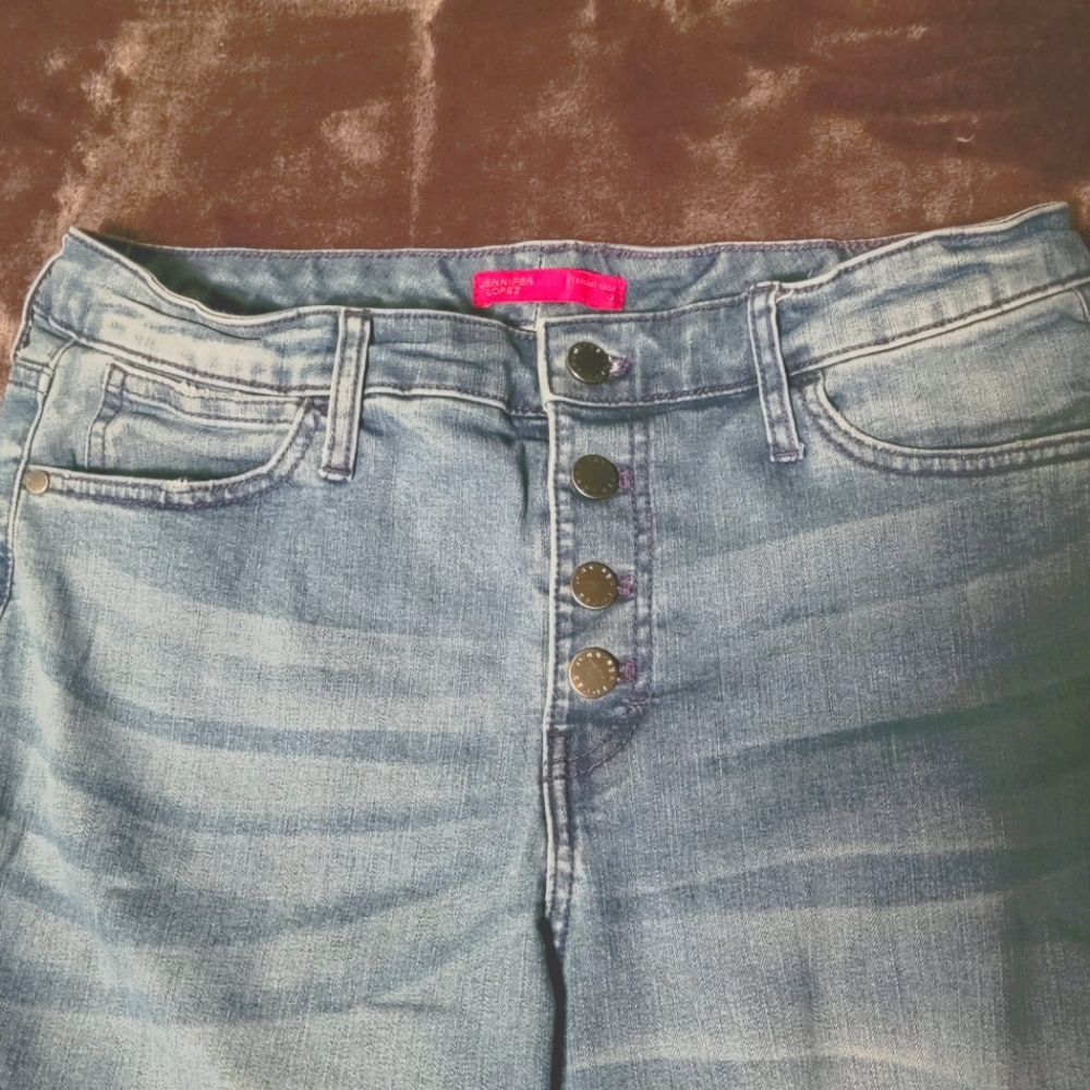 J LO button fly capri